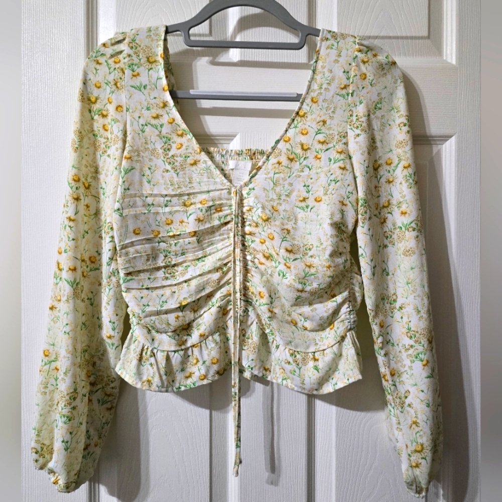 H&M Cottagecore Puff Sleeve Ruffle Hem Ruched Floral Print Cropped Blouse, EUC!